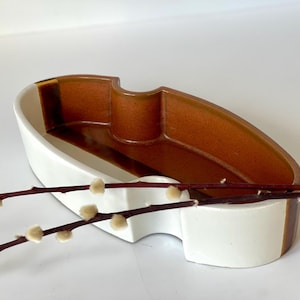 Large YAMASAN ceramic Ikebana flower vase / bowl. Beautiful curvy Japanese pottery with stunning glaze. Mid century modern Japanese pottery.