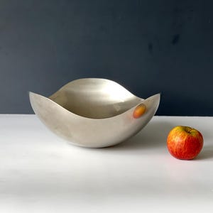 Georg Jensen (Denmark) &quot;BLOOM&quot; steel bowl. 25cm / 9.84”. Organic timeless shape. High quality Danish gem. Scandinavian &quot;hygge&quot;. Wavy edges