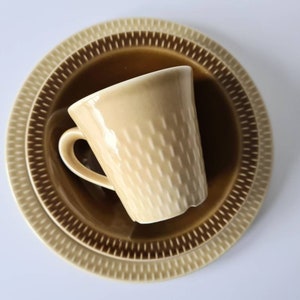 Brunette trio by Kåre Berven Fjeldsaa, Stavangerflint. Cup, Saucer & plate - 1962 to 1979. Scandinavian design. Mid century modern.