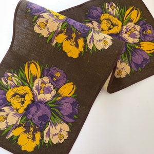 Danish spring / Easter burlap table runner - Decoration with flowers, especially crocus. Made by INKA or sødahl Print, 70s Denmark. Vintage