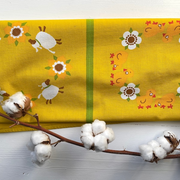 Mantel danés de Pascua con pollitos de Pascua, ovejas y flores. "Hygge" para tu hogar. Diseño de los años 70. 100% algodón. Decoraciones retro de Pascua.