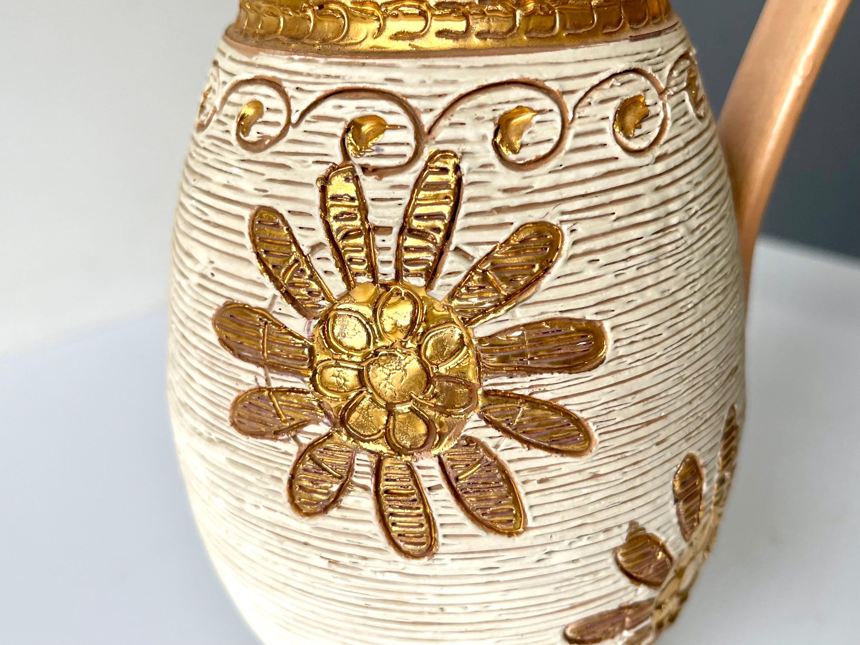 美しいレリーフ模様のFratelli Fanciullacciの花瓶。イタリアのミッド