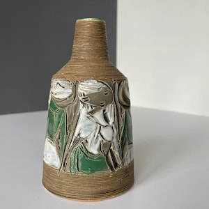 Fratelli Fanciullacci vase white Green Sgrafitto Decorated Ceramic - Italian mid century pottery. Silhouettes of women. 60s Italy design