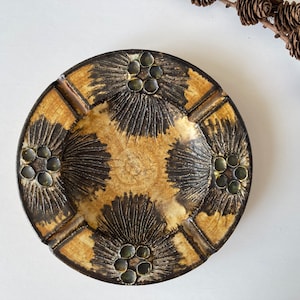 Jette Helleroe flat bowl/ashtray - handmade in Denmark - high quality scandinavian piece in great condition - 1970s retro pottery