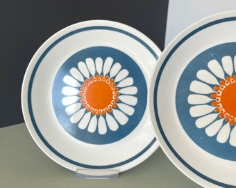 2 Daisy lunch / breakfast plates in great vintage condition. Figgjo Flint, Turi Design / Turi Gramstad Oliver. Produced 1969 -1975. MCM.
