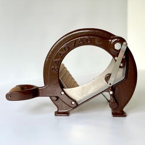 Vintage Danish Raadvad bread slicer retro brown. Great condition! Model 294. Made in Denmark, 1960s. For use or display in your kitchen.