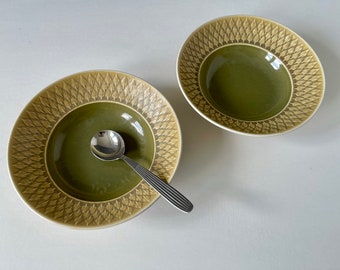 2 Soup Quistgaard "RELIEF" plates - Set of 2 - Embossed leaf pattern + olive center. Kronjyden / Nissen - Made in Denmark 1960 - IHQ. Deep.