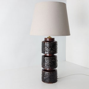 XXL 60er Jahre Keramik Tischlampe, Dänemark. Eu, Us, Uk oder Aus Netzstecker. Einzigartige dänische Kunstkeramik. Elegantes brutalistisches MCM Design.