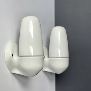 2 very rare Wilhelm Wagenfeld 60s wall lamps in glass and porcelain. High quality. Midcentury Bauhaus style vintage sconces.