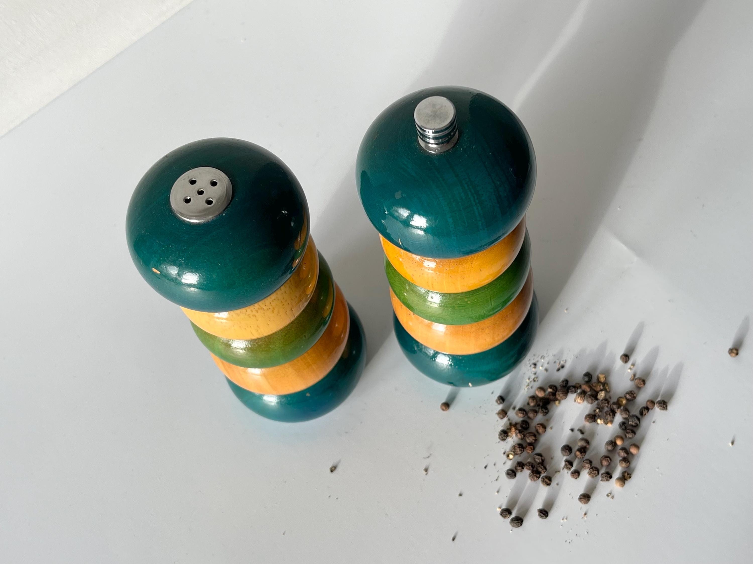 Vintage OLDE THOMPSON Salt Shaker and Pepper Grinder Set/salt and