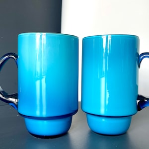 2 X large glass mugs , Holmegaard palet series bright blue, design Michael Bang, Denmark, 1960s Mid Century Modern MCM handmade Pop Art