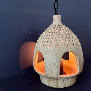 XL Løvemose hanging lantern. Ceramic pot with metal chain. Outdoor / Patio / Greenery 1970s decoration - handmade in Denmark - Candle holder