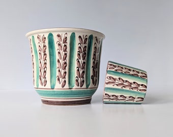2 x Pflanzgefäße von Lars Syberg – Set aus zwei handverzierten Atelierkeramik-Schätzen aus den 1950er Jahren. - Sammelbare skandinavische Blumentöpfe aus Keramik
