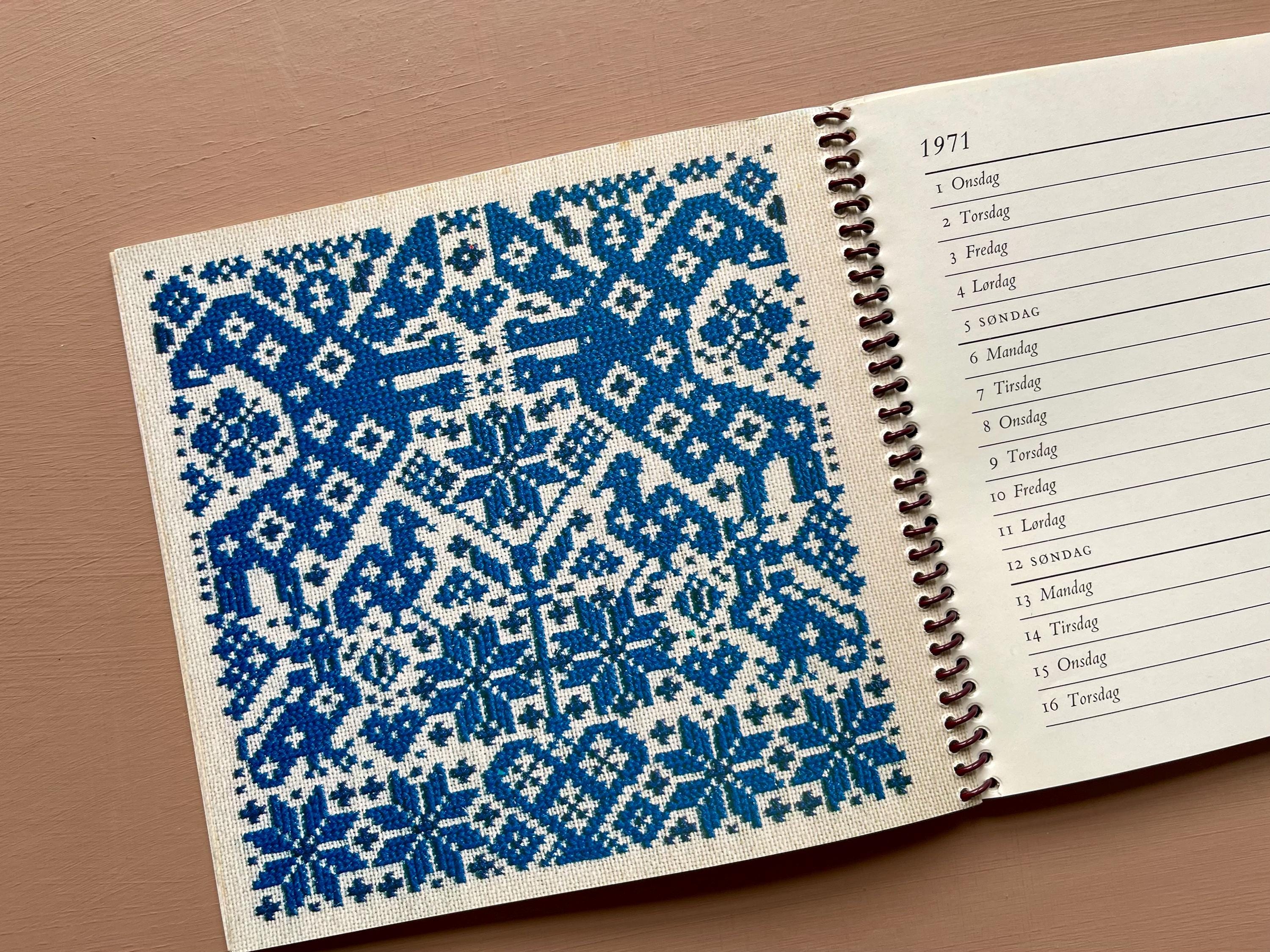 1971 Haandarbejdets Fremme - Danish Cross Stitch - Yearbook 1971