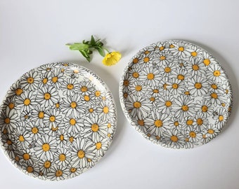 2 XL 70s vintage dinnerplates &quot;Margueriter&quot; - design Marguerite Walfridson for IKEA. Swedish flower . Modern Scandinavian Design.