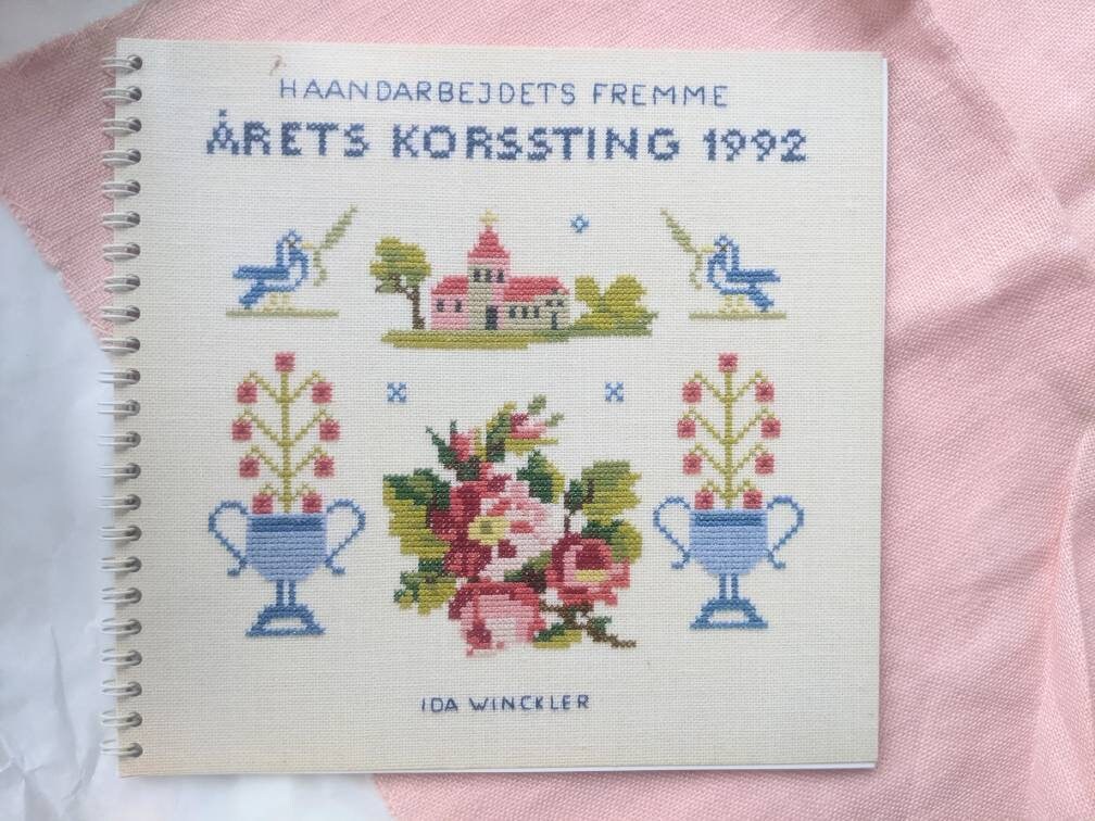 1992 rare Yearbook by Ida Winckler - Haandarbejdets fremme - Large  - In Danish, English, German. Booklet with calendar page and  patterns