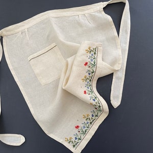 Handmade embroidered apron with romantic flowers meadow - Clara Wæver - stunning vintage - Made in Denmark - 100% linen.