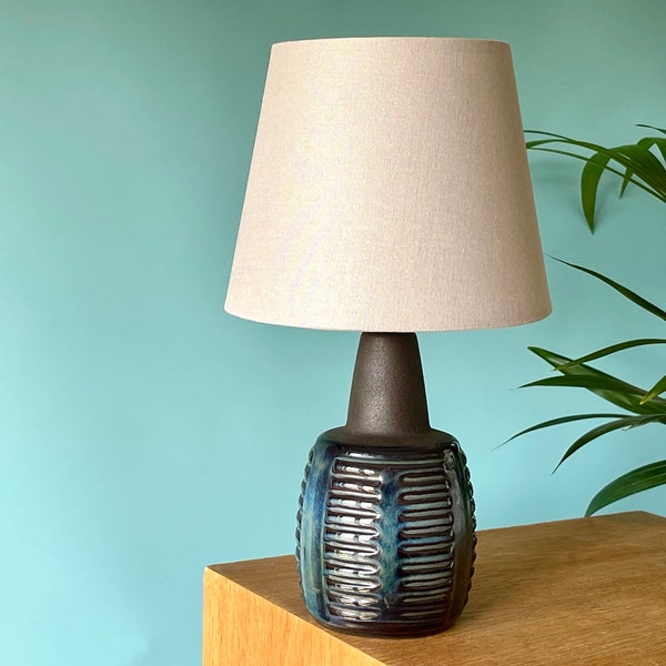 Danish Einar Johansen ceramic table lamp. Søholm. Plug type: European or American. Glossy glazed blue-brown light, 1960s. Soholm model 1012