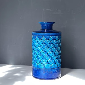 Bitossi & Aldo Londi big vase with amazing pattern and beautiful colours. Italian pottery. Blue and turquoise. Home decor from the 60s.