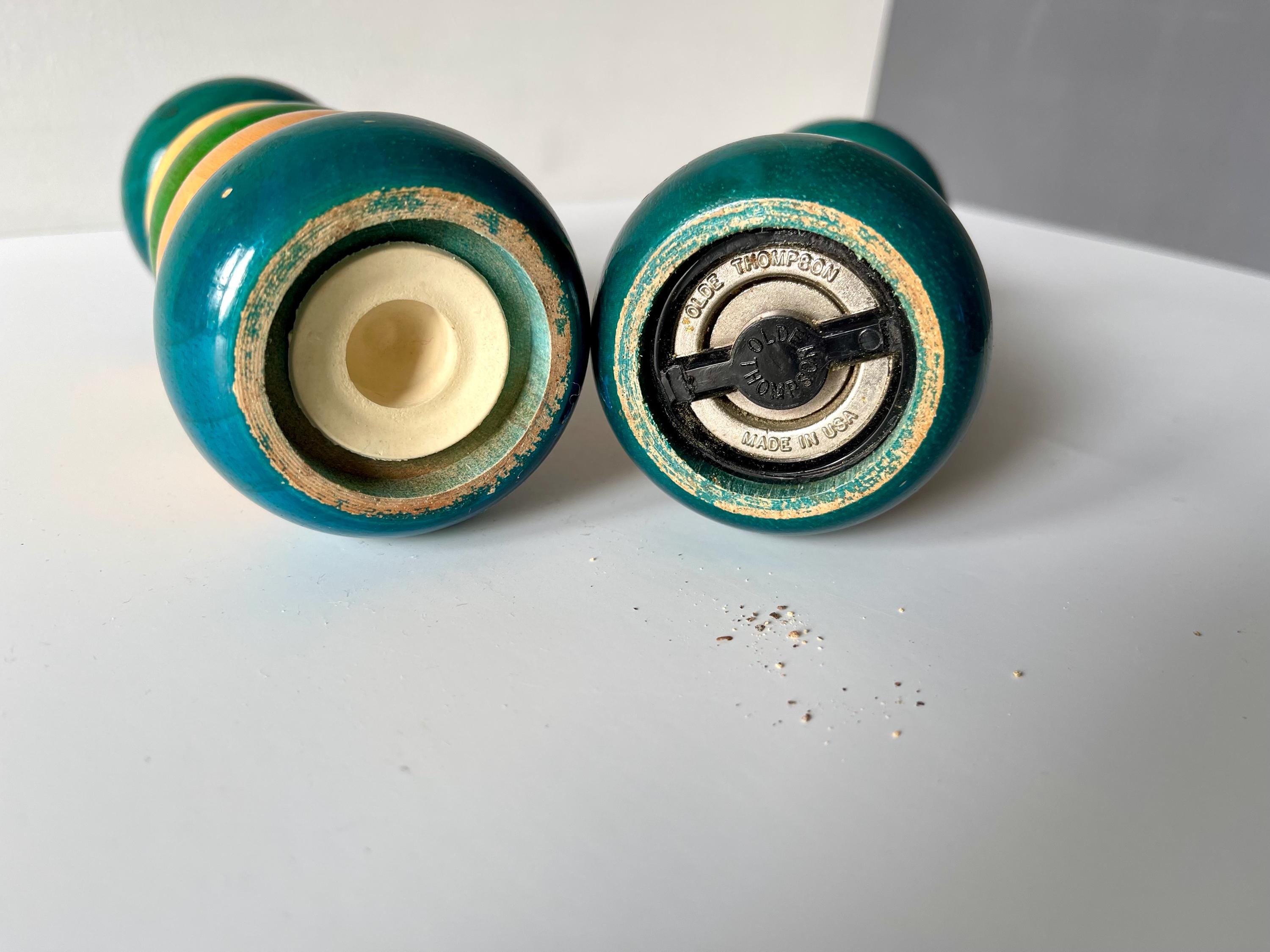 Vintage OLDE THOMPSON Salt Shaker and Pepper Grinder Set/salt and