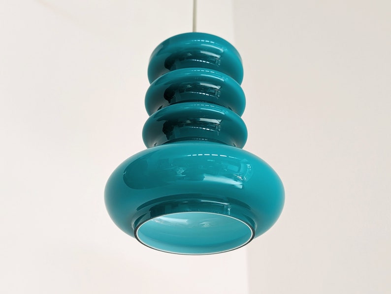 Flygsfors Zweden verbazingwekkende turquoise glazen opaline hanglamp verlicht het moderne Scandinavische midden van de eeuw. MCM Glazen hanger HEMI nr. 550 afbeelding 1