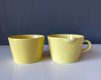 Zuccheriera e lattiera Teema - Arabia of Finland - di Kaj Franck. Kilta, design anni '50, set degli anni '70. Colore giallo, minimalista.