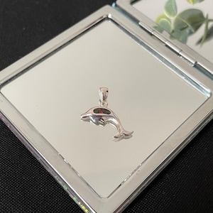 愛らしいブルーの合成オパールと925スターリングシルバーのドルフィンドロップペンダントネックレスギフト