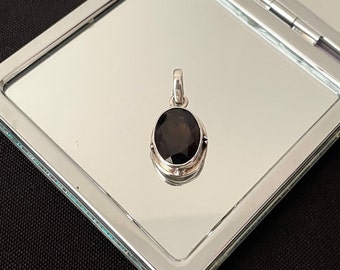 Vackert naturlig fasetterad brun rökkvarts och 925 sterlingsilver ovalt dropphänge halsband gåva