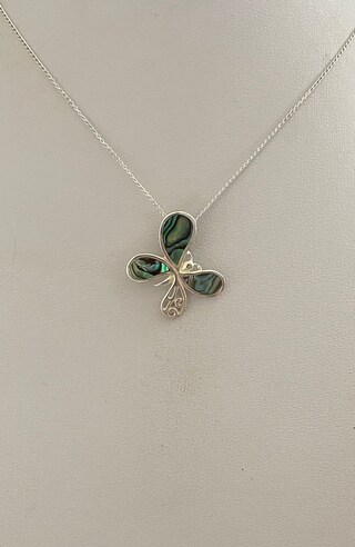 Collana Con Ciondolo Farfalla In Conchiglia Aliotide Naturale – Catena 45,7 Cm, Rodiato, Kiara Jewellery