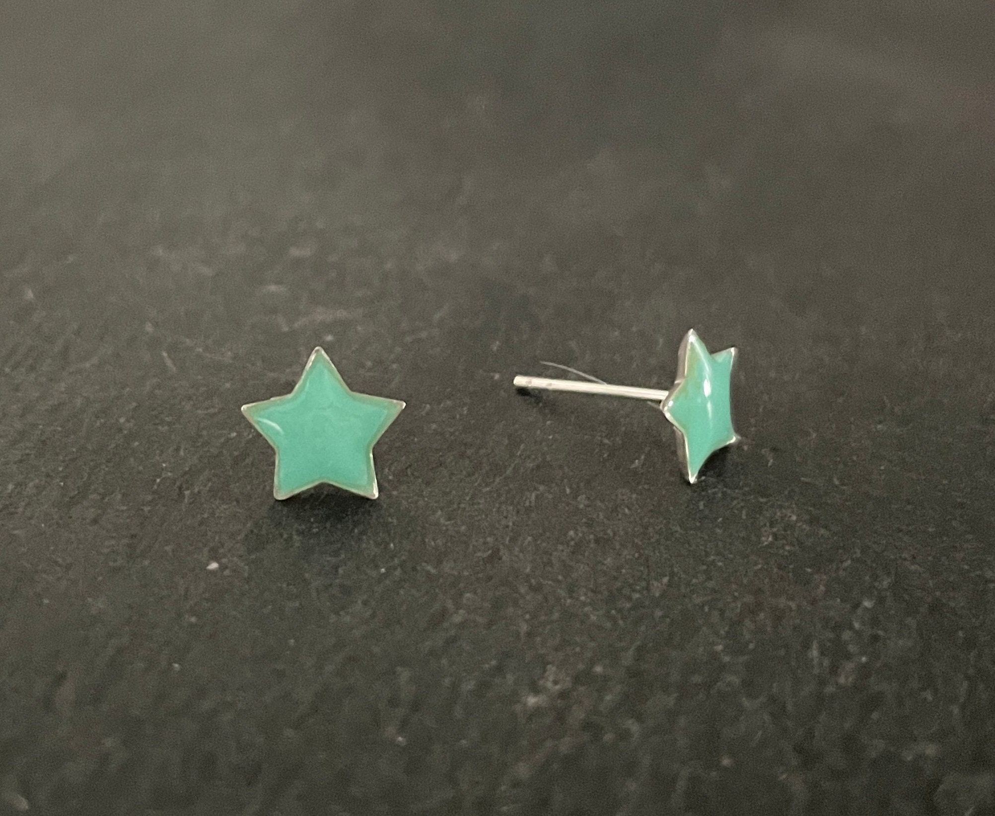 Orecchini a cerchio a forma di stella in argento sterling fatti a