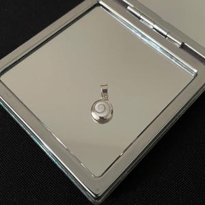 Gorgeous Natural White Shiva Shell and 925 Sterling Silver Round Circle Drop Pendant Necklace Gift