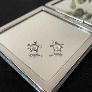 Gorgeous  Adorable Natural White Mother of Pearl Shell and 925 Sterling Silver Animal Sea Turtle Shaped Stud Earrings Gift