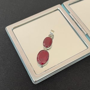 Mooie grote twee stenen gefacetteerde natuurlijke robijn en 925 sterlingzilveren ovale druppelhanger ketting cadeau