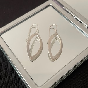 Beautiful Satin Finish 925 Sterling Silver Kite Shaped Drop Dangle Earrings