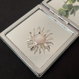 Hermoso collar con colgante de gota de sol de plata de ley 925 y concha de nácar blanca natural de gran tamaño.