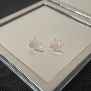 Gorgeous Natural White Mother of Pearl Shell and 925 Sterling Silver Teardrop Stud Earrings Gift