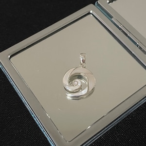 Gorgeous Large Mosaic Natural White Mother of Pearl Shell and 925 Sterling Silver Spiral Swirl Drop Pendant Necklace Gift