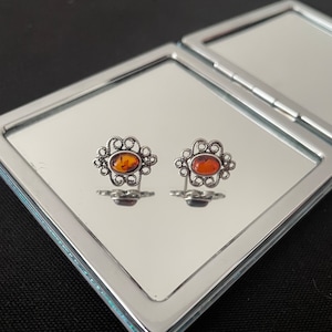 Schöne Natürliche Cabochon Orange Bernstein Und 925 Sterling Silber Detaillierte Oval Ohrstecker Geschenk