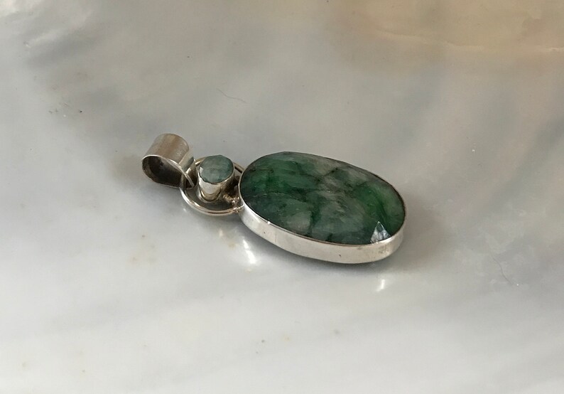 Stunning Very Large Faceted Natural Two Stone Green Emerald And 925 Sterling Silver Oval Drop Pendant Necklace