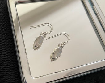 Beautiful Natural Cabochon Rainbow Moonstone And 925 Sterling Silver Kite Diamond Shaped Drop Dangle Earrings Gift