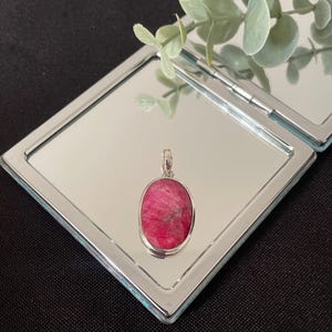 Bellissima collana con ciondolo ovale a goccia in argento sterling 925 e rubino rosso naturale sfaccettato di grandi dimensioni, regalo