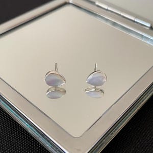 Gorgeous Natural White Mother of Pearl Shell and 925 Sterling Silver Teardrop Stud Earrings Gift