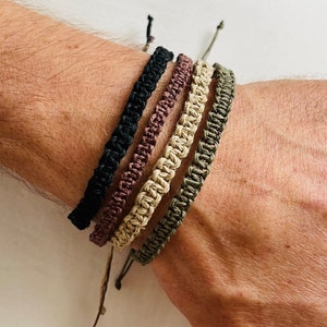 Men&#39;s Hemp Macrame Bracelet: Eco-Friendly Boho Surfer Style