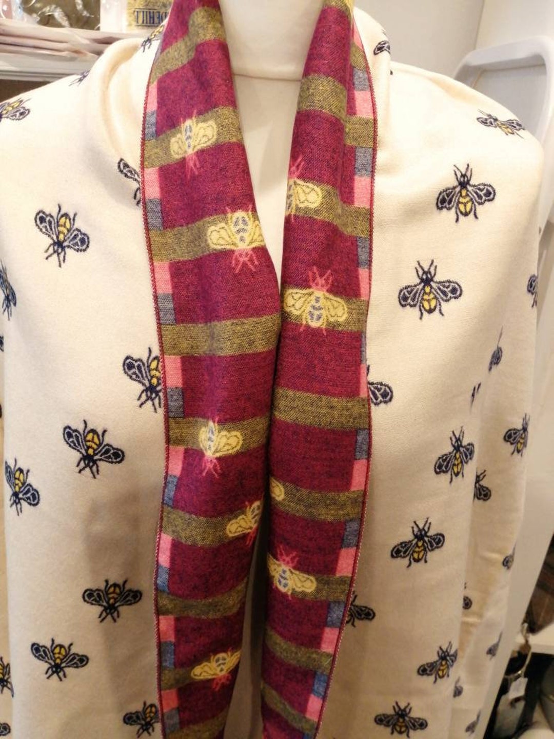 Gucci hotsell bumblebee scarf