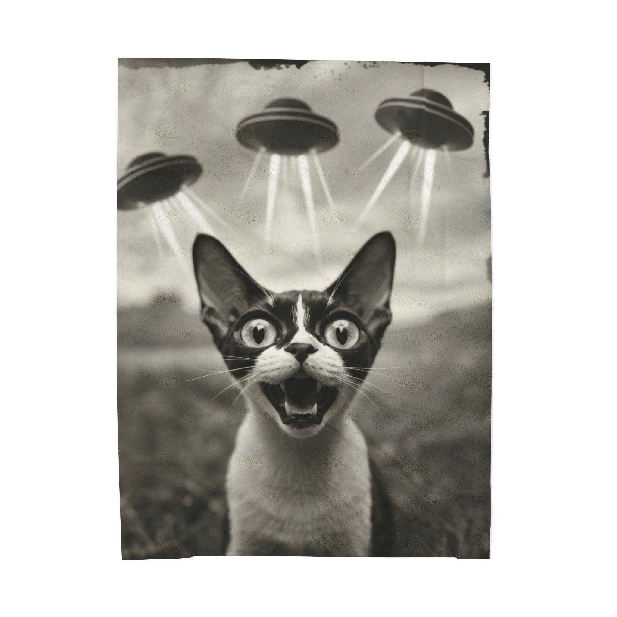 Cat Selfie UFO Velveteen Plush Blanket, Tabby Alien Selfie Funny Soft Throw, Bedding Decor Couch Cover, Cozy Winter Gift, Lap Comforter