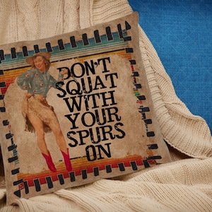 Leathaire Pillow Tan / Vintage Rodeo Girl / Don't Squat With Your Spurs On / Cuscini in pelle / Vintage Western Cowgirl / Simpatico regalo mamma