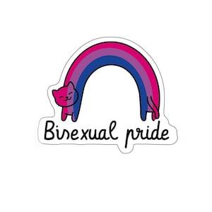 Könnte beinhalten: Ein Aufkleber mit einem Regenbogen in den Farben der bisexuellen Pride-Flagge, hinter dem ein Cartoon-Katze hervorlugt. Der Text "Bisexual pride" steht unter dem Regenbogen.