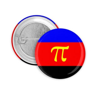 Può includere: Un bottone blu, rosso e nero con un simbolo pi giallo al centro.