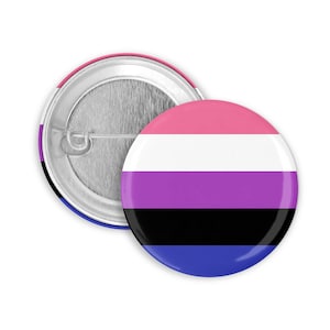 Könnte beinhalten: Ein runder Knopf mit einem gestreiften Design in Pink, Weiß, Lila, Schwarz und Blau. Der Knopf ist ein Ansteckknopf mit einer Metallrückseite.