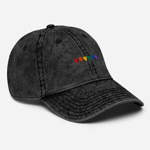 Cappellino vintage con cuori arcobaleno (ricamato)